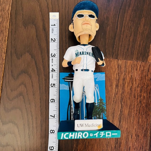 Ichiro Suzuki 2008 Seattle Mariners Bobblehead UW Medicine FSN Used With Box - Picture 11 of 13